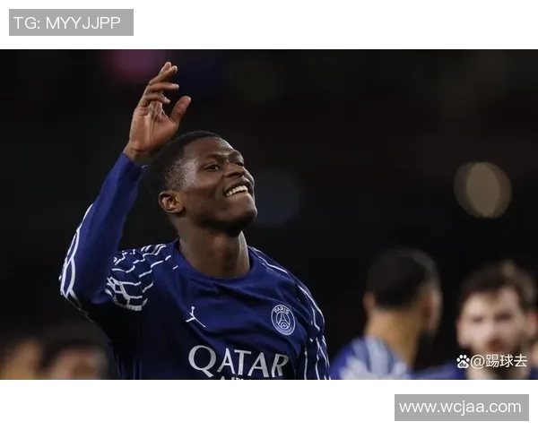 法国巴黎圣日耳曼足球俱乐部签下阿根廷射手，引发球迷热议