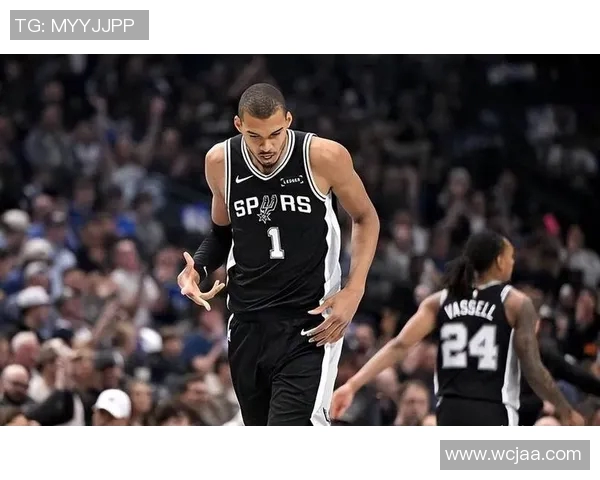 马刺队球员交易传闻不绝,重组新赛季阵容的挑战与机遇